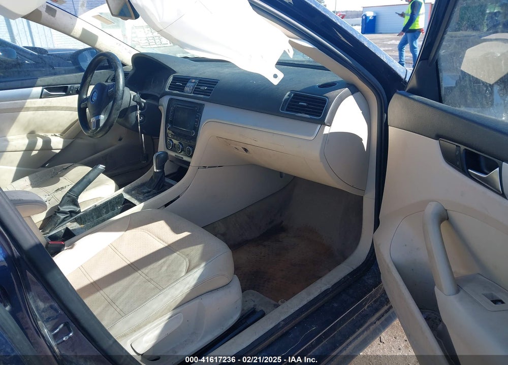 2012 VOLKSWAGEN PASSAT 2.5L SE VIN: 1VWBP7A38CC034225
