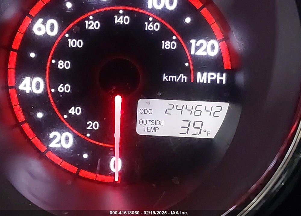 2005 TOYOTA MATRIX/XR VIN: 2T1KR32E25C368895