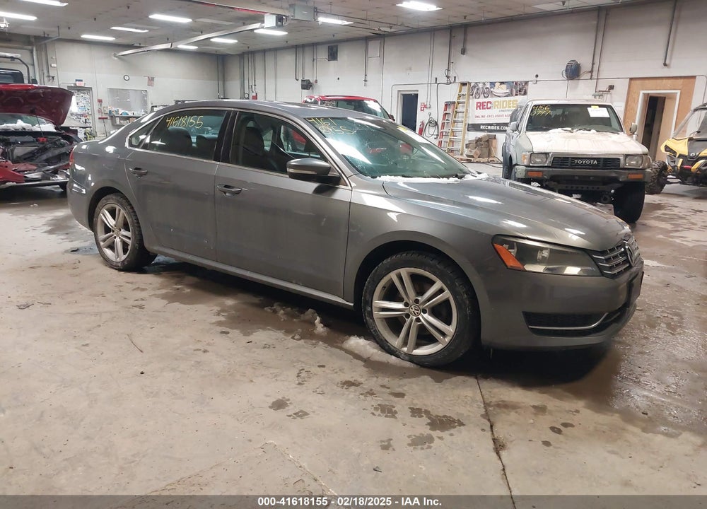2014 VOLKSWAGEN PASSAT 2.0L TDI SE VIN: 1VWBN7A30EC106768