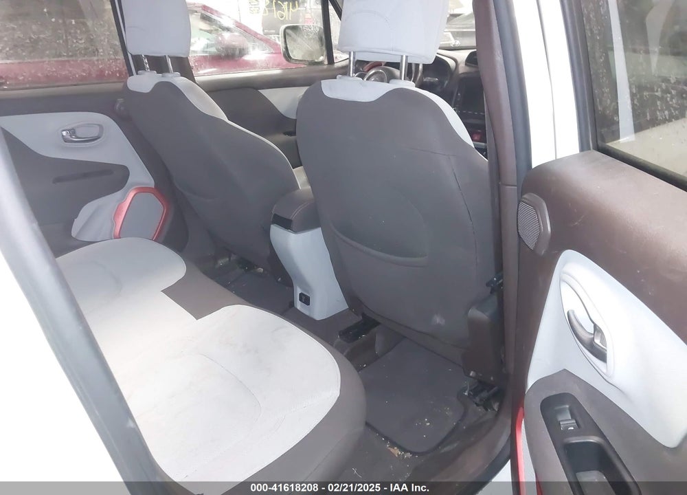 2015 JEEP RENEGADE LATITUDE VIN: ZACCJBBT4FPB81328