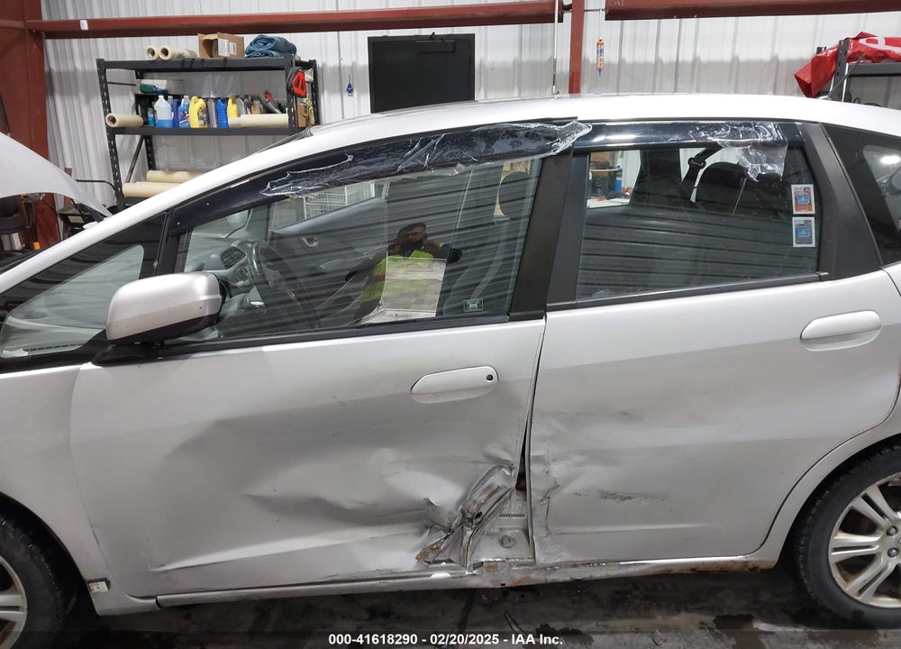 2011 HONDA FIT SPORT VIN: JHMGE8H54BC022288