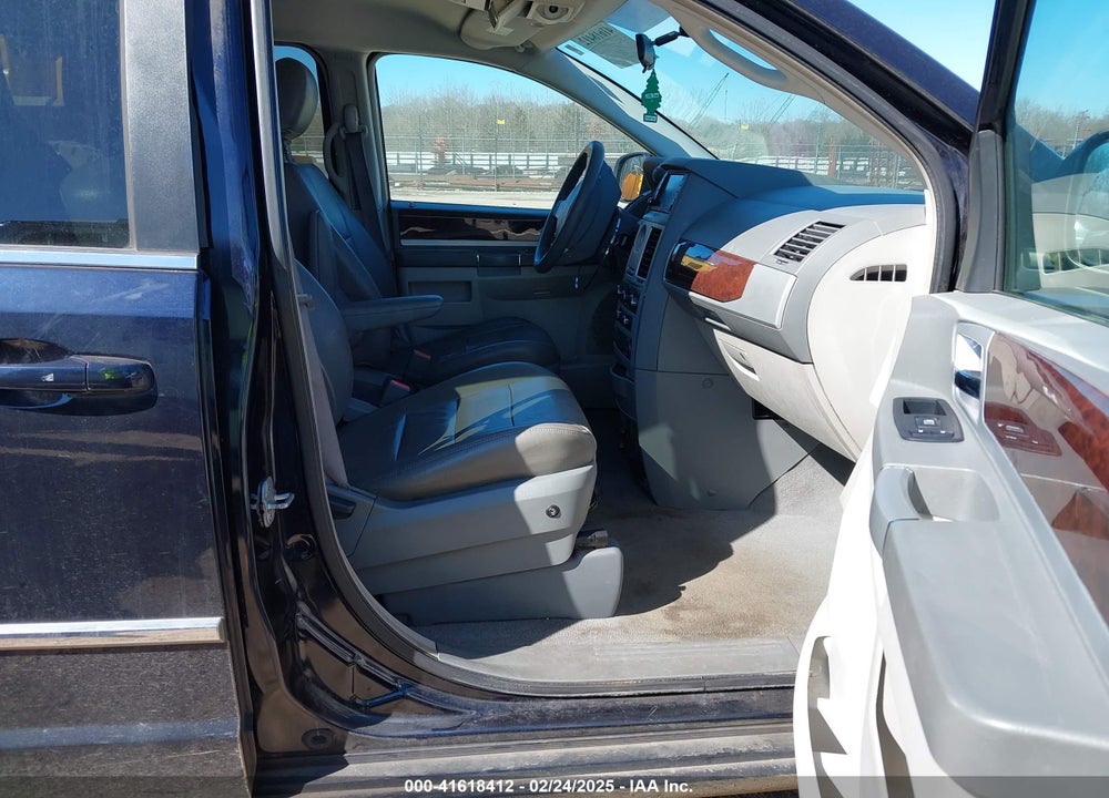 2010 CHRYSLER TOWN & COUNTRY TOURING VIN: 2A4RR5D18AR148718