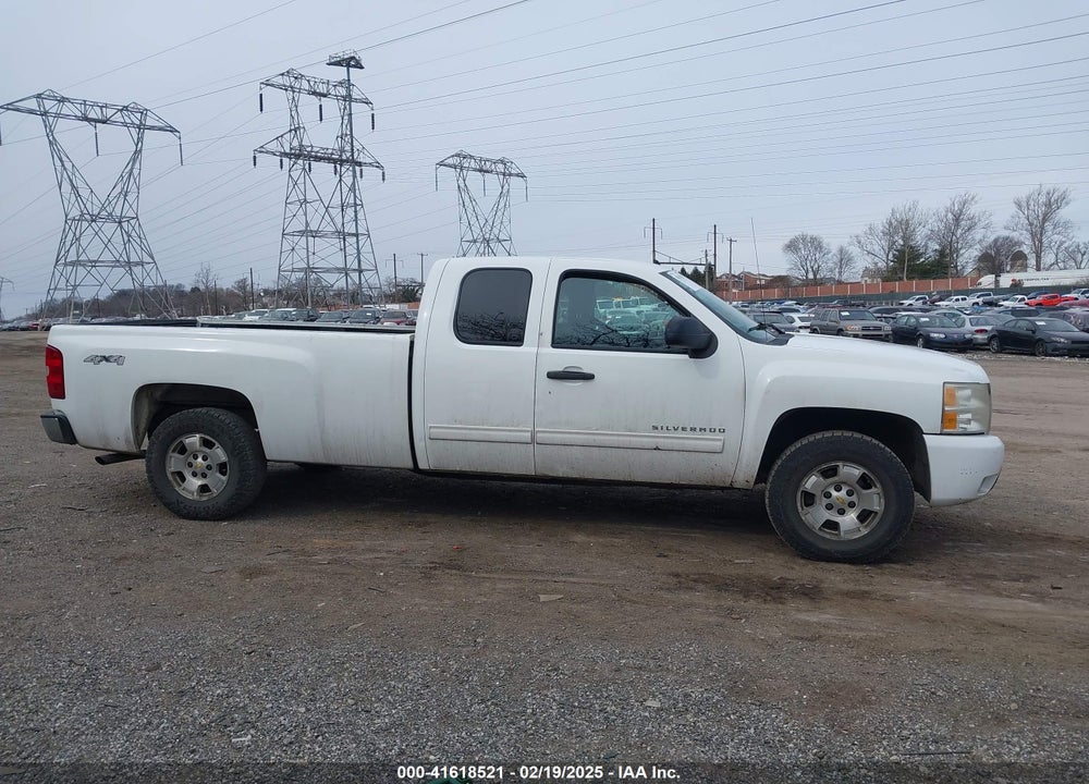 2011 CHEVROLET SILVERADO 1500 LT VIN: 1GCRKSE06BZ186048
