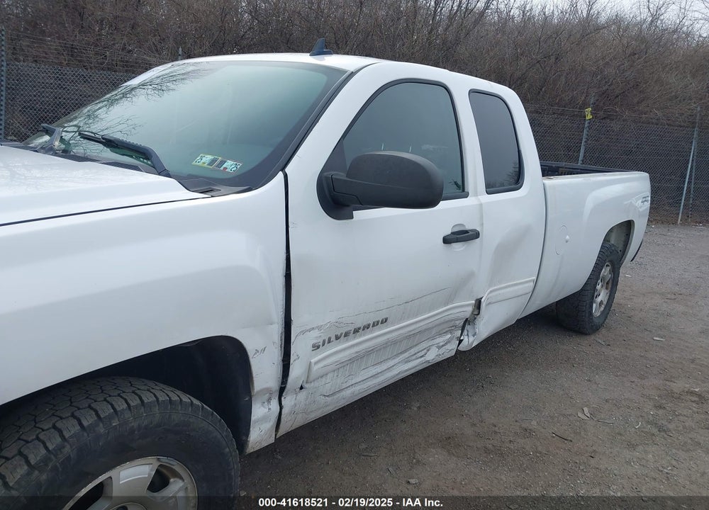 2011 CHEVROLET SILVERADO 1500 LT VIN: 1GCRKSE06BZ186048
