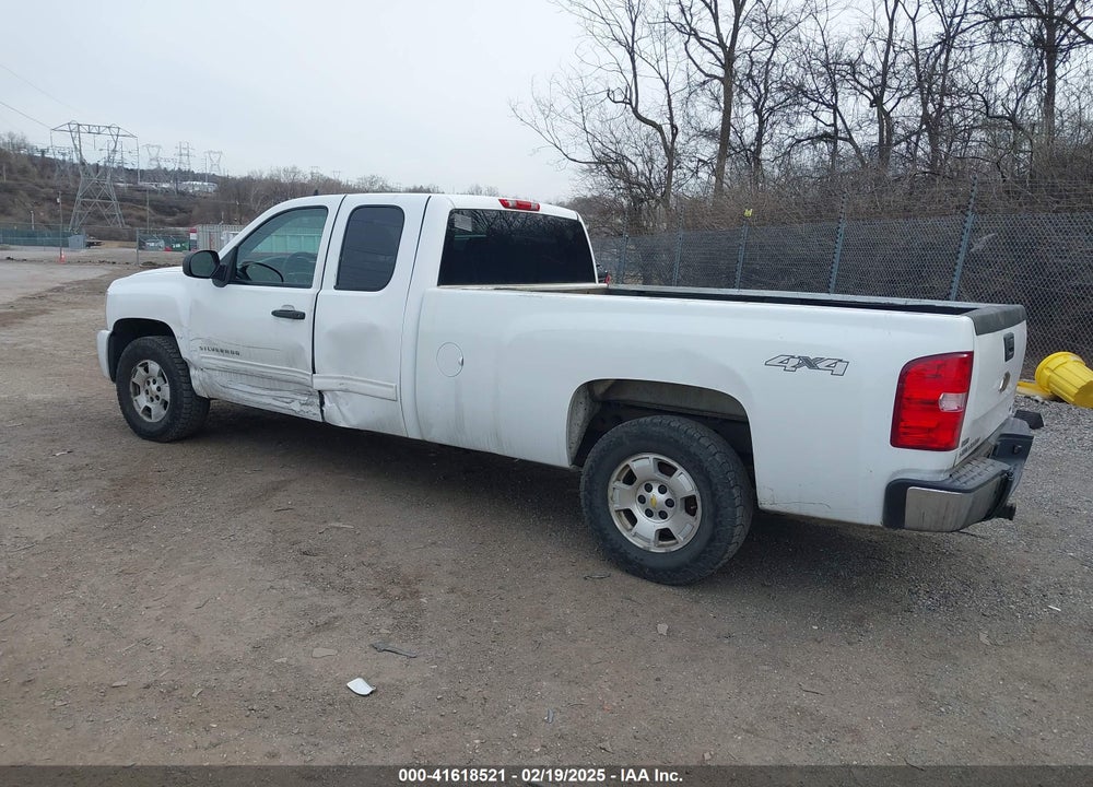 2011 CHEVROLET SILVERADO 1500 LT VIN: 1GCRKSE06BZ186048