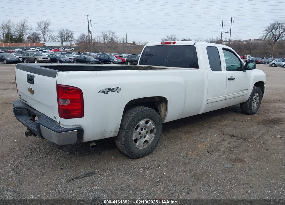2011 CHEVROLET SILVERADO 1500 LT VIN: 1GCRKSE06BZ186048