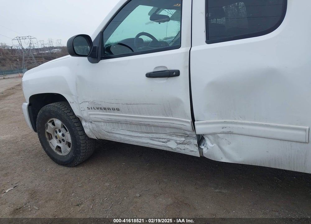 2011 CHEVROLET SILVERADO 1500 LT VIN: 1GCRKSE06BZ186048