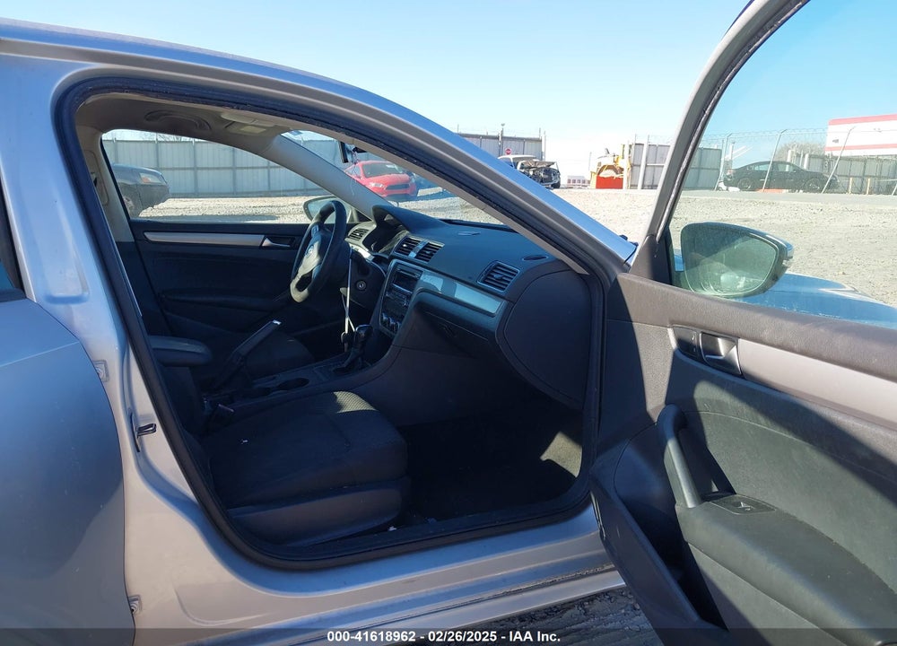 2012 VOLKSWAGEN PASSAT VIN: 1VWAP7A35CC063824