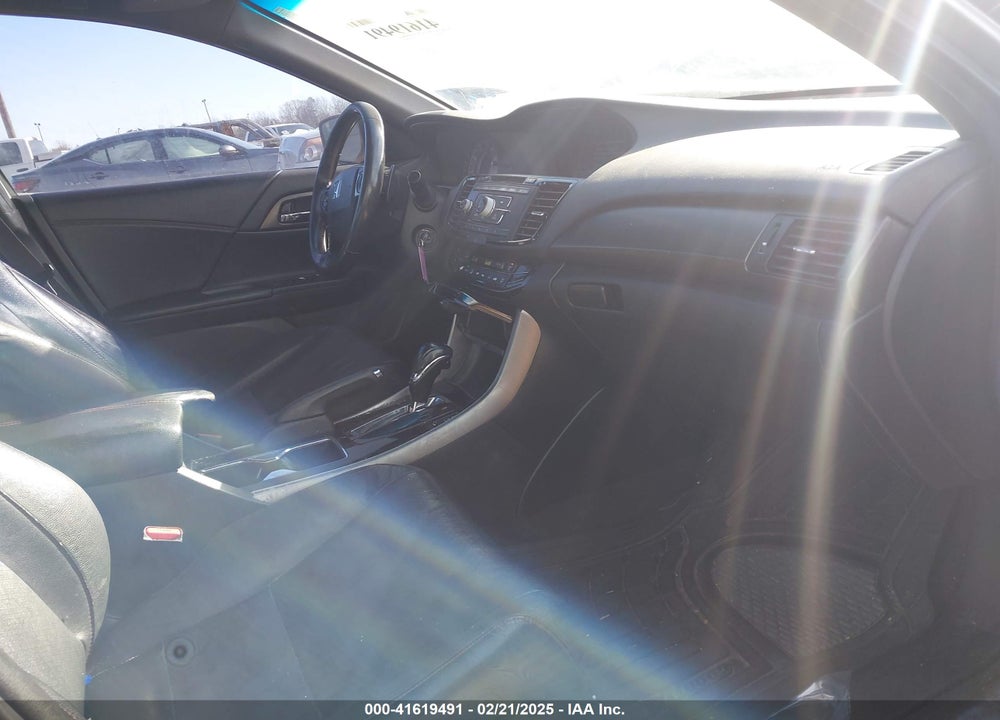 2017 HONDA ACCORD VIN: 1HGCR2F18HA085188