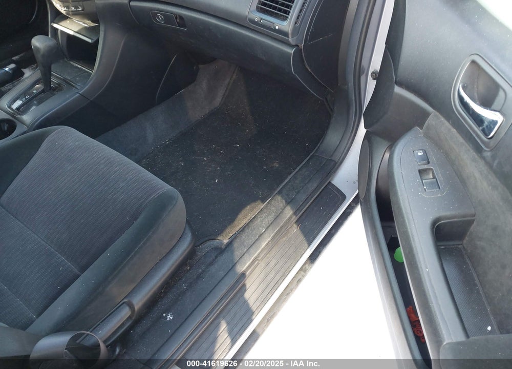 2004 HONDA ACCORD 2.4 LX VIN: 1HGCM56354A148498