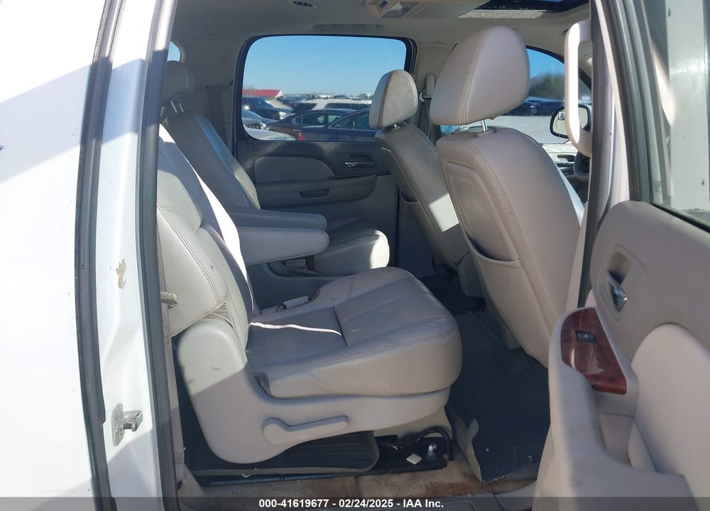 2007 CHEVROLET SUBURBAN 1500 LT VIN: 1GNFK16377J212272
