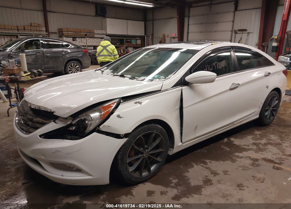 2011 HYUNDAI SONATA SE VIN: 5NPEC4AC6BH076888