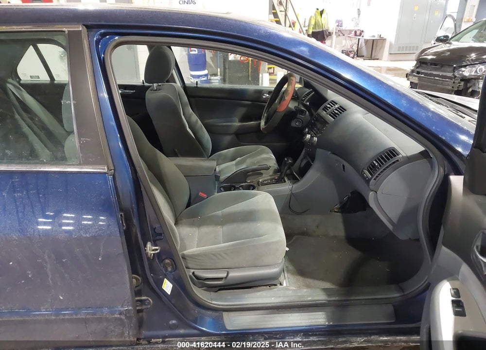 2005 HONDA ACCORD 2.4 EX VIN: 1HGCM56735A085745