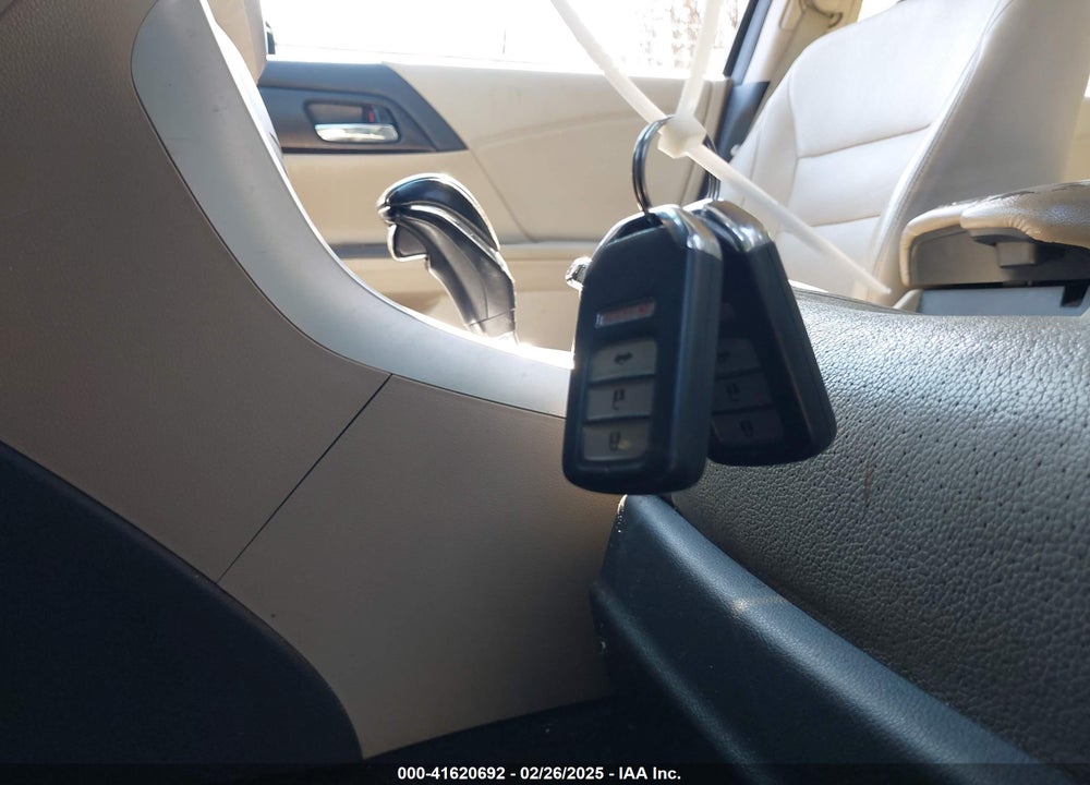 2014 HONDA ACCORD VIN: 1HGCR2F82EA095952