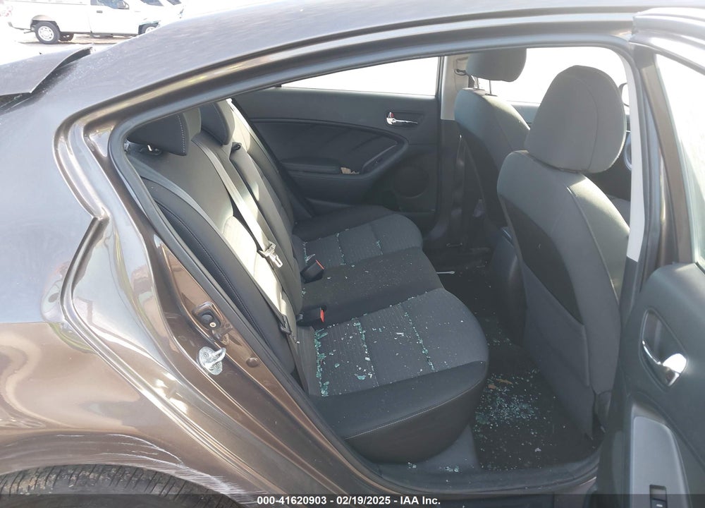 2015 KIA FORTE VIN: KNAFX4A6XF5277831
