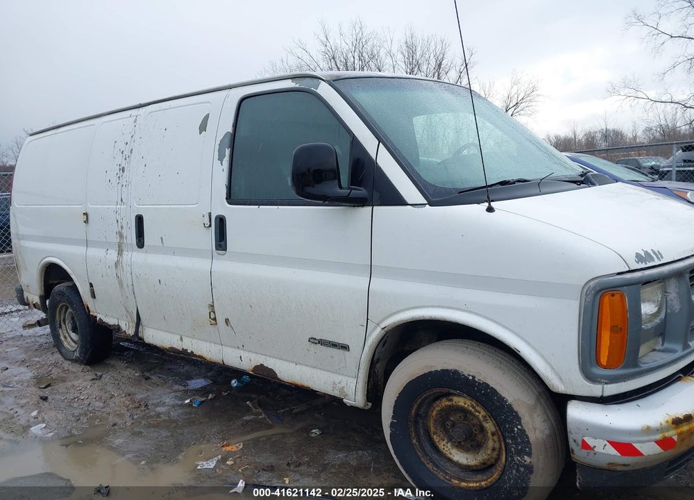 2002 CHEVROLET EXPRESS VIN: 1GCFG15W721130363
