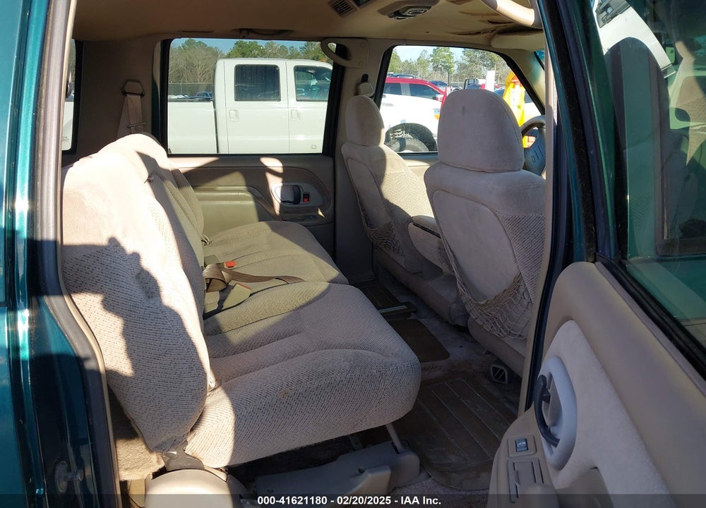 1996 CHEVROLET SUBURBAN K1500 VIN: 3GNFK16R2TG144401