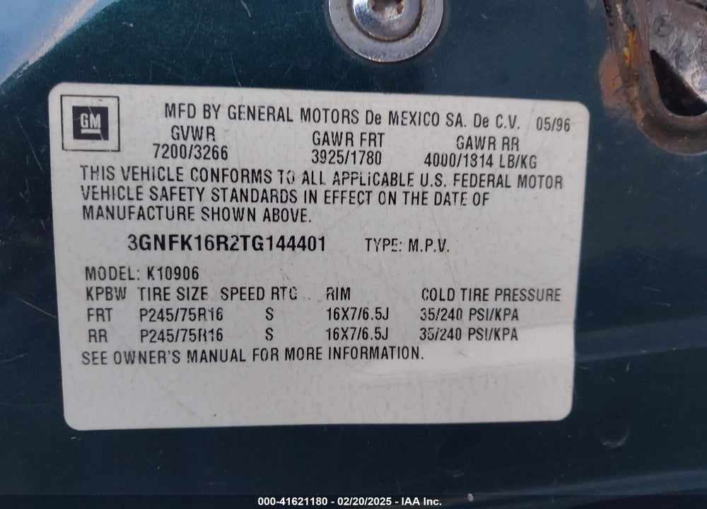 1996 CHEVROLET SUBURBAN K1500 VIN: 3GNFK16R2TG144401
