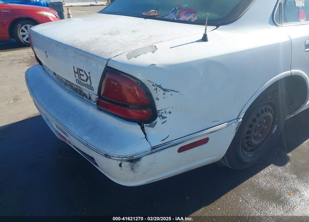 1996 OLDSMOBILE 88 LS VIN: 1G3HN52K4T4805643