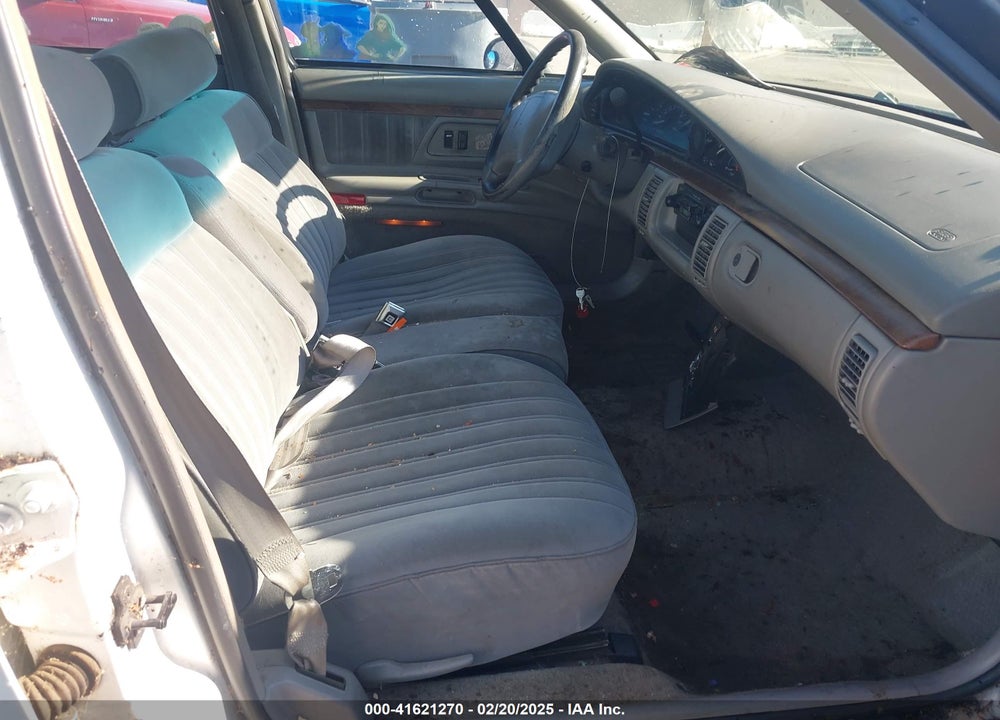 1996 OLDSMOBILE 88 LS VIN: 1G3HN52K4T4805643