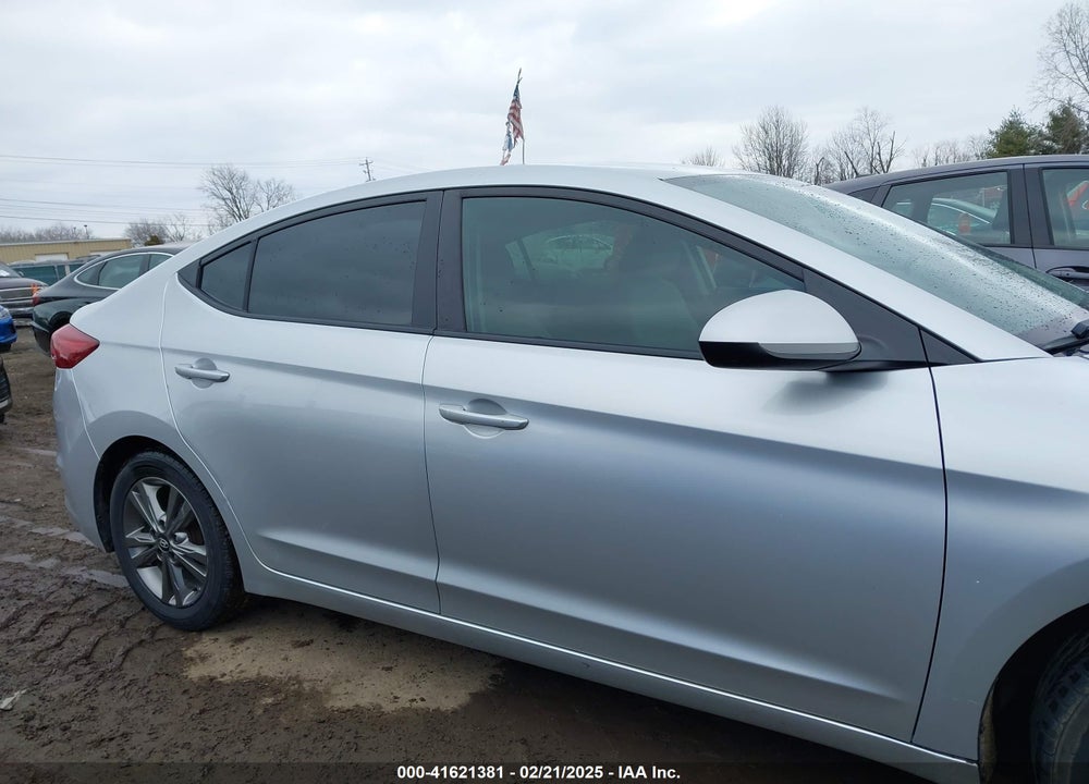 2017 HYUNDAI ELANTRA VIN: 5NPD84LF0HH068086