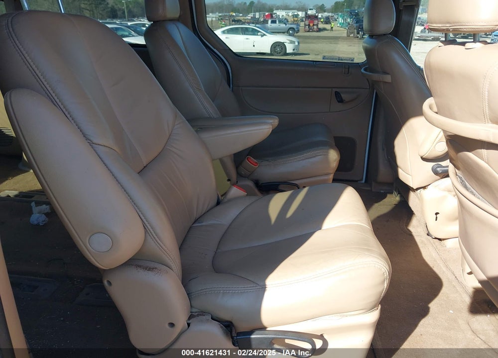 2000 CHRYSLER TOWN & COUNTRY LX VIN: 1C4GP44G1YB791034