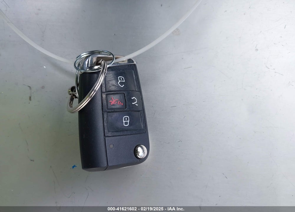 2019 VOLKSWAGEN TIGUAN VIN: 3VV3B7AX2KM063646