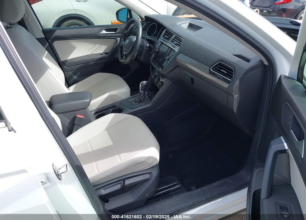 2019 VOLKSWAGEN TIGUAN VIN: 3VV3B7AX2KM063646