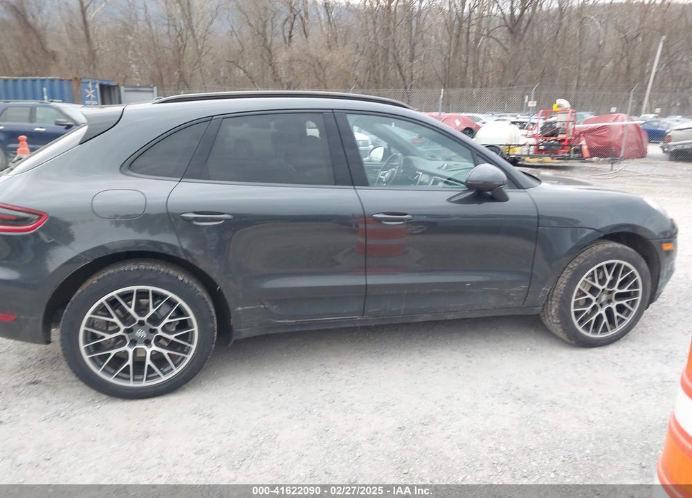 2017 PORSCHE MACAN S VIN: WP1AB2A57HLB11626