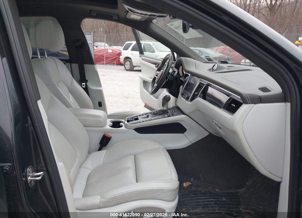 2017 PORSCHE MACAN S VIN: WP1AB2A57HLB11626