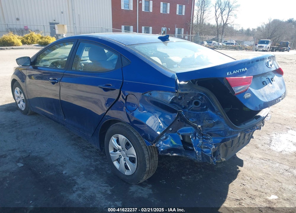 2016 HYUNDAI ELANTRA VIN: 5NPDH4AE3GH752784