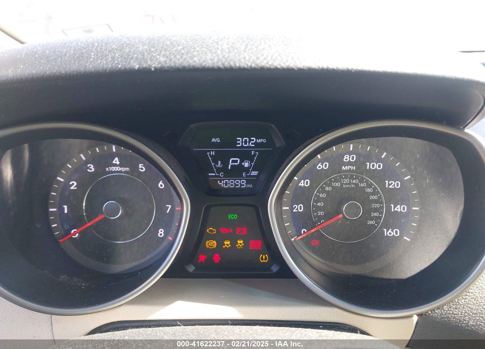 2016 HYUNDAI ELANTRA VIN: 5NPDH4AE3GH752784