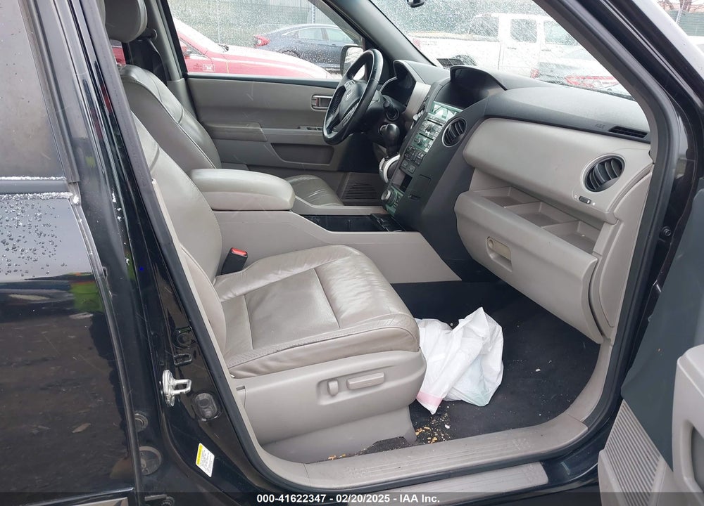 2011 HONDA PILOT TOURING VIN: 5FNYF4H90BB064541