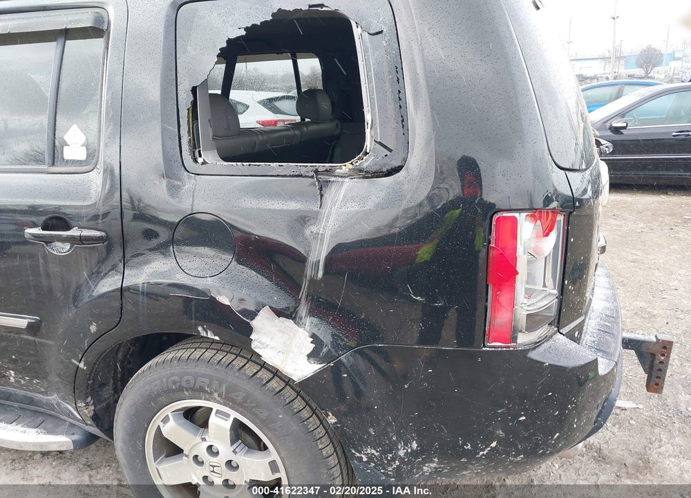 2011 HONDA PILOT TOURING VIN: 5FNYF4H90BB064541