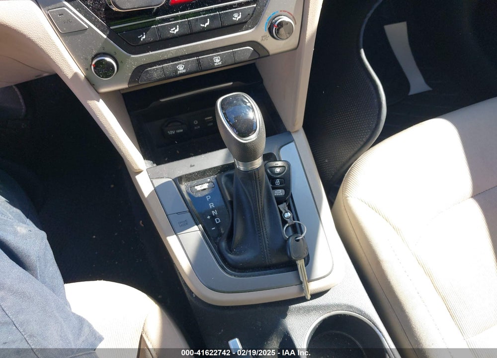 2018 HYUNDAI ELANTRA SEL VIN: 5NPD84LF5JH329539