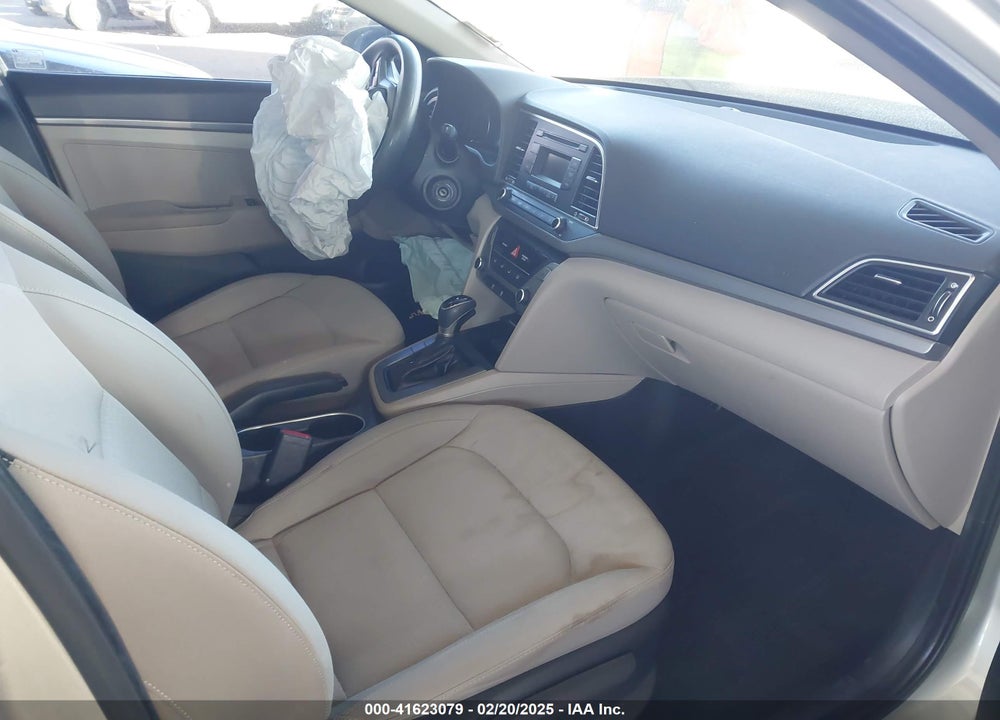 2017 HYUNDAI ELANTRA VIN: KMHD74LF3HU093391