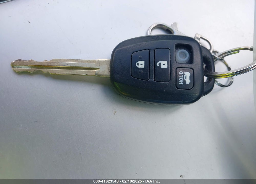2015 TOYOTA COROLLA VIN: 5YFBURHE0FP320225