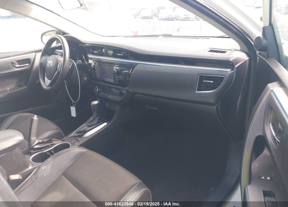 2015 TOYOTA COROLLA VIN: 5YFBURHE0FP320225
