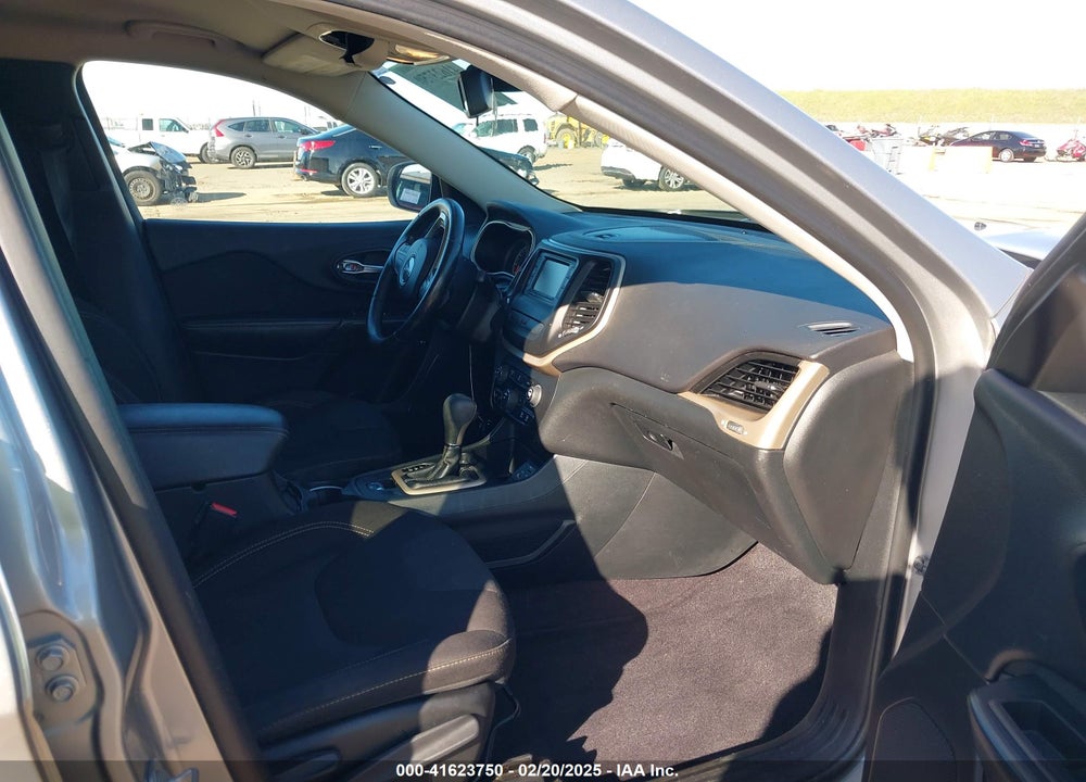 2016 JEEP CHEROKEE LATITUDE VIN: 1C4PJLCB4GW290583