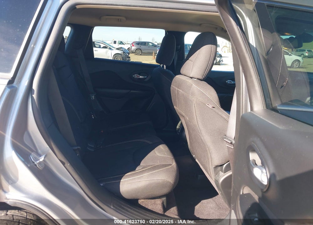 2016 JEEP CHEROKEE LATITUDE VIN: 1C4PJLCB4GW290583