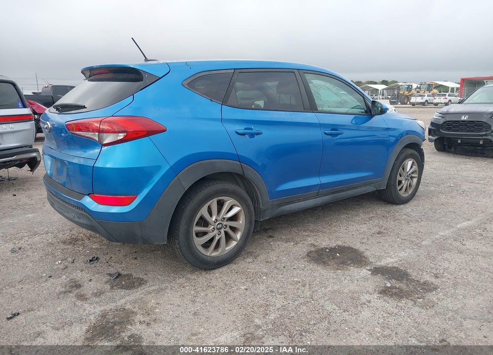 2017 HYUNDAI TUCSON SE VIN: KM8J23A49HU394969
