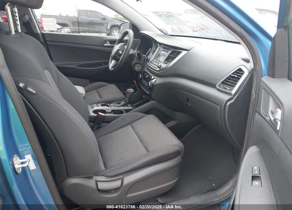 2017 HYUNDAI TUCSON SE VIN: KM8J23A49HU394969