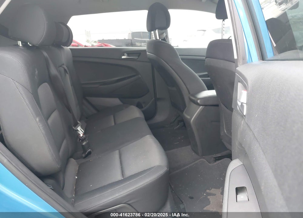 2017 HYUNDAI TUCSON SE VIN: KM8J23A49HU394969