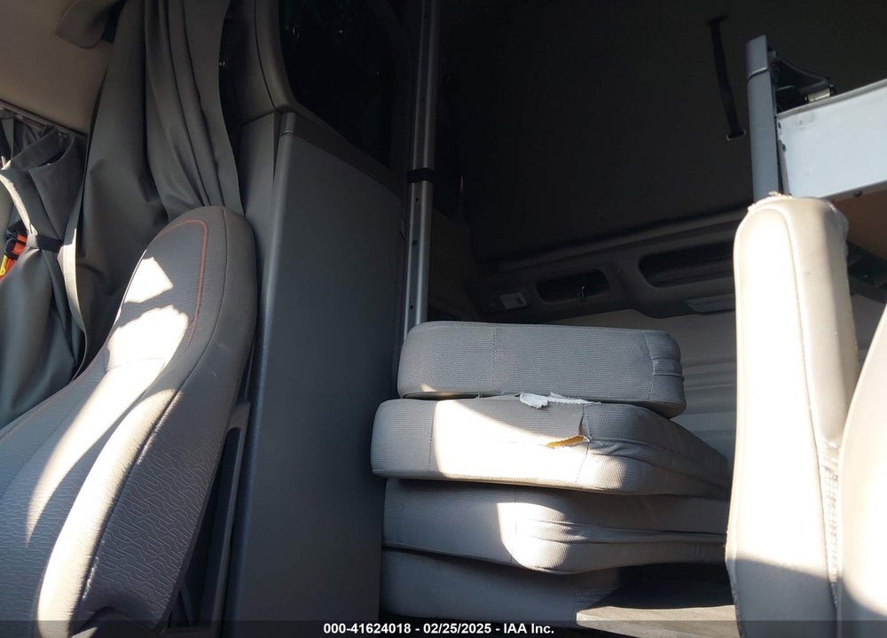 2019 VOLVO VNL VIN: 4V4NC9EH3KN198549