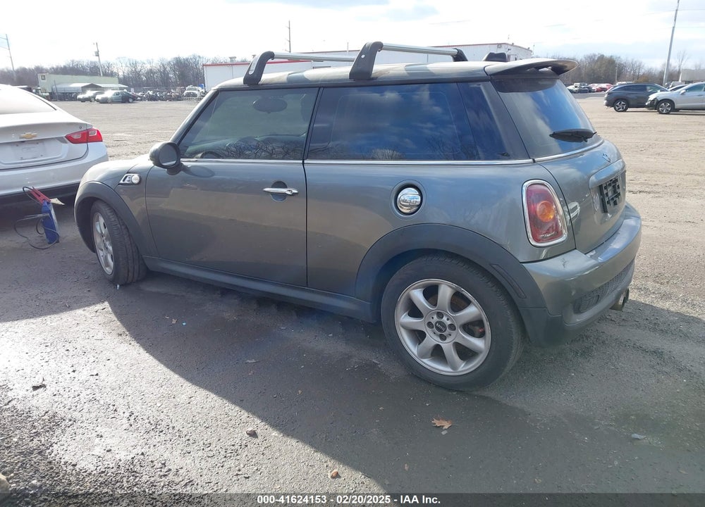 2009 MINI COOPER HARDTOP VIN: WMWMF73589TW88161