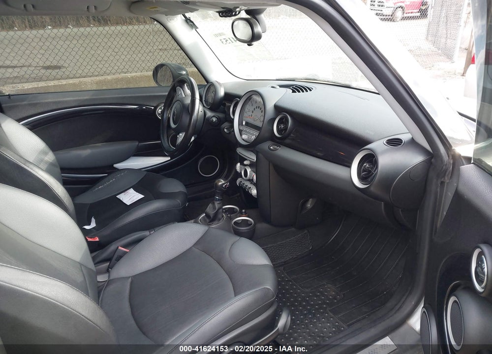 2009 MINI COOPER HARDTOP VIN: WMWMF73589TW88161