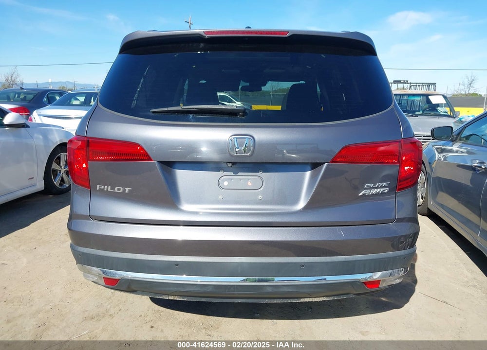 2017 HONDA PILOT ELITE VIN: 5FNYF6H05HB067781