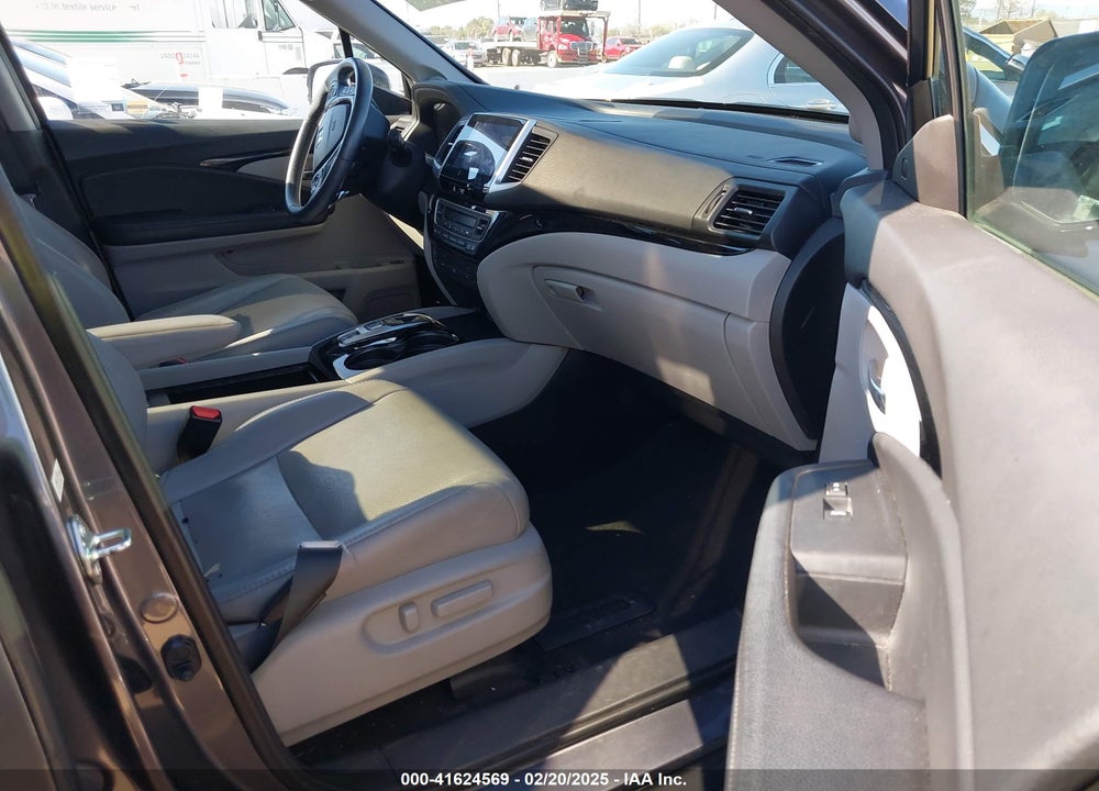 2017 HONDA PILOT ELITE VIN: 5FNYF6H05HB067781