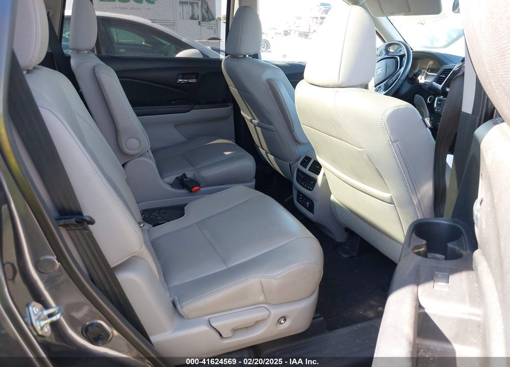 2017 HONDA PILOT ELITE VIN: 5FNYF6H05HB067781