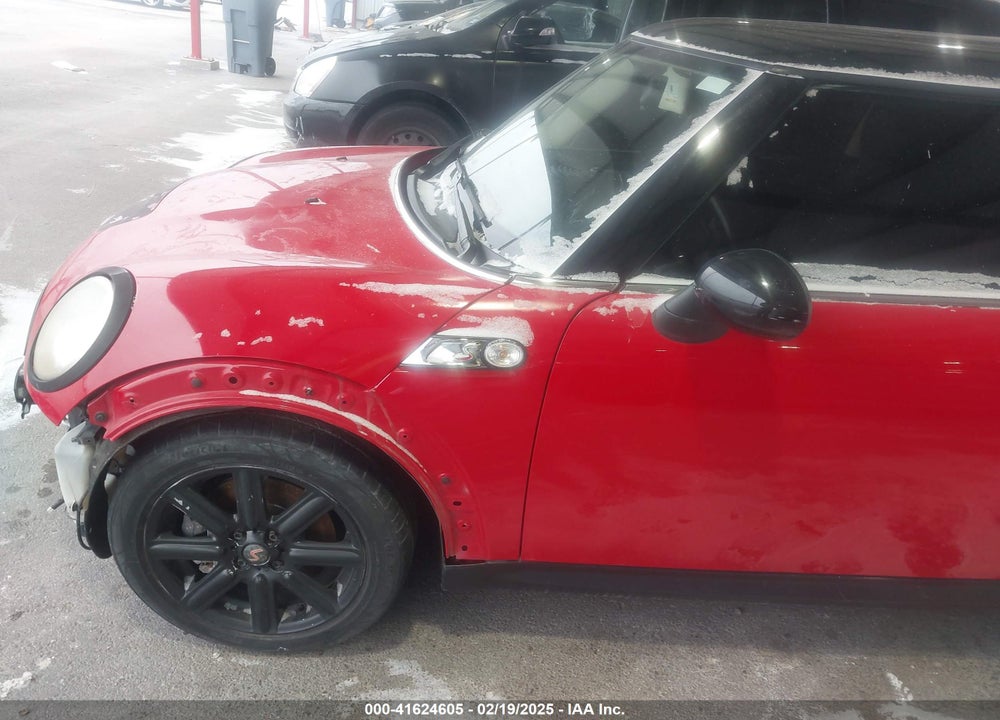 2011 MINI COOPER S VIN: WMWSV3C54BTY13827